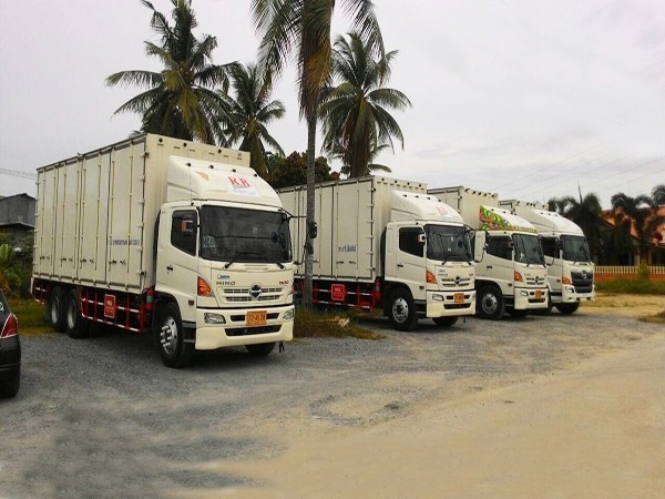 รถขนส่งสินค้า