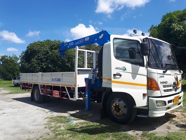 รถบรรทุกติดเครน